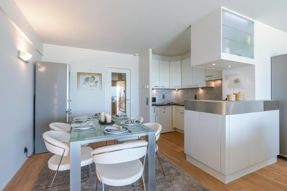 Huswell - With Stunning Sea View In Appartement *