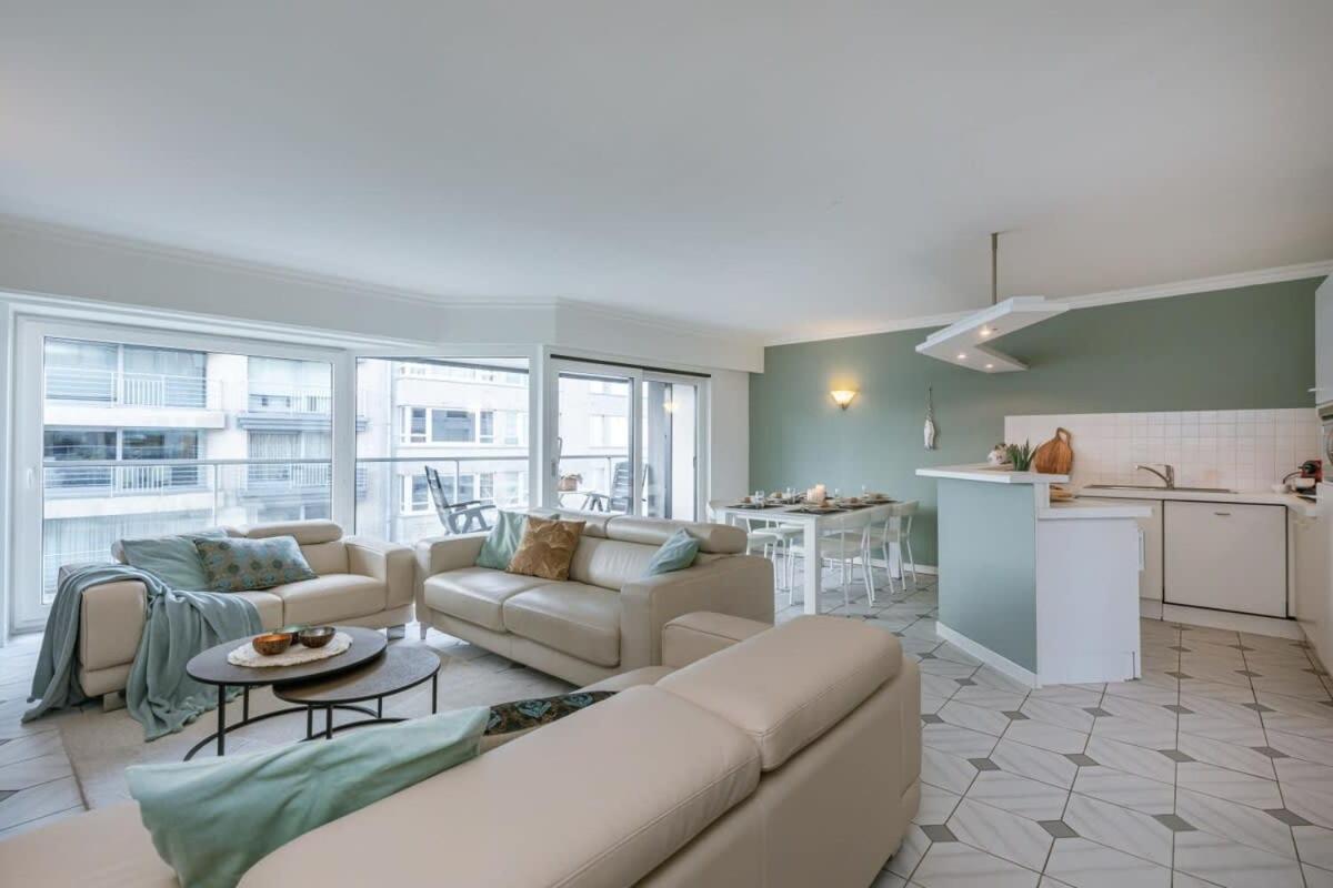 Apartment Huswell - With Sideways Sea View In